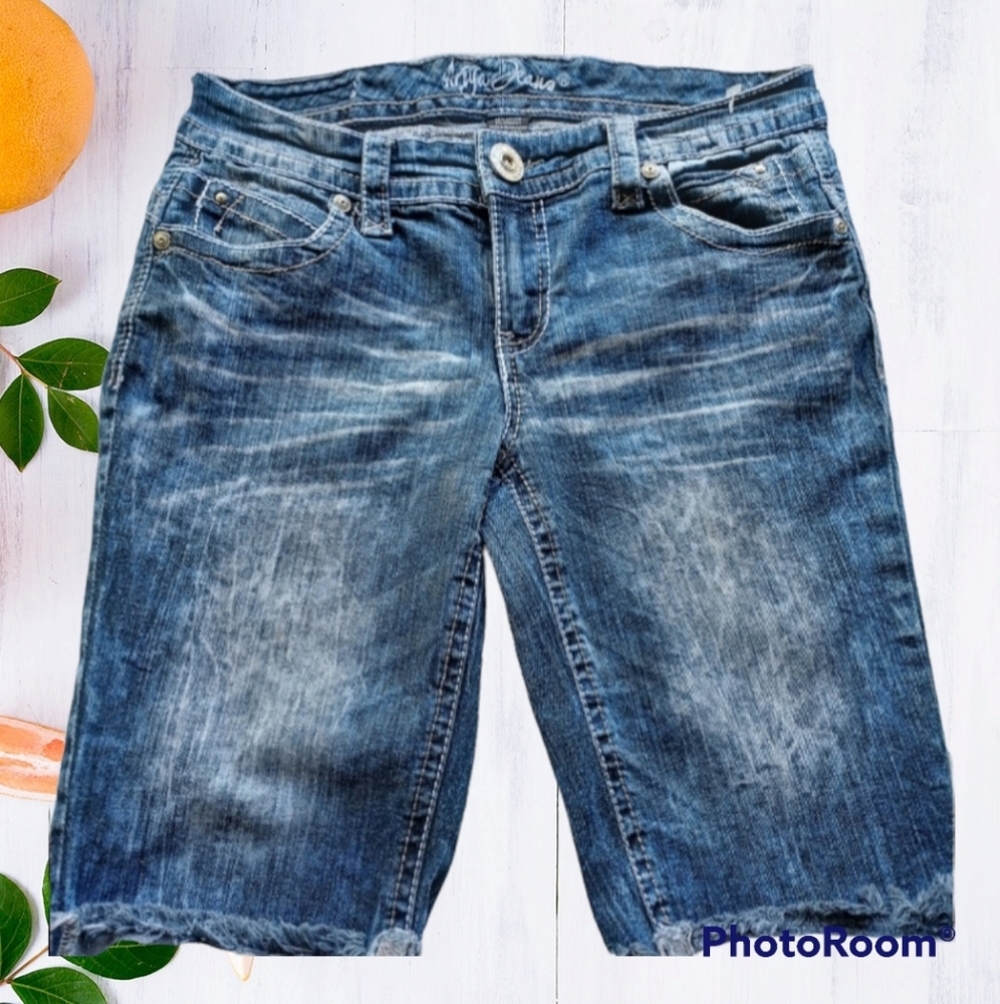 🎯🎯 SALE 🎯🎯 Ariya Med Wash Bermuda Shorts Jeans Sz 10